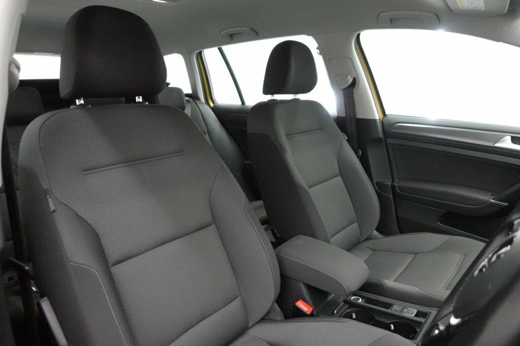 Volkswagen Golf 2L Se PJ68UAD Yellow #3