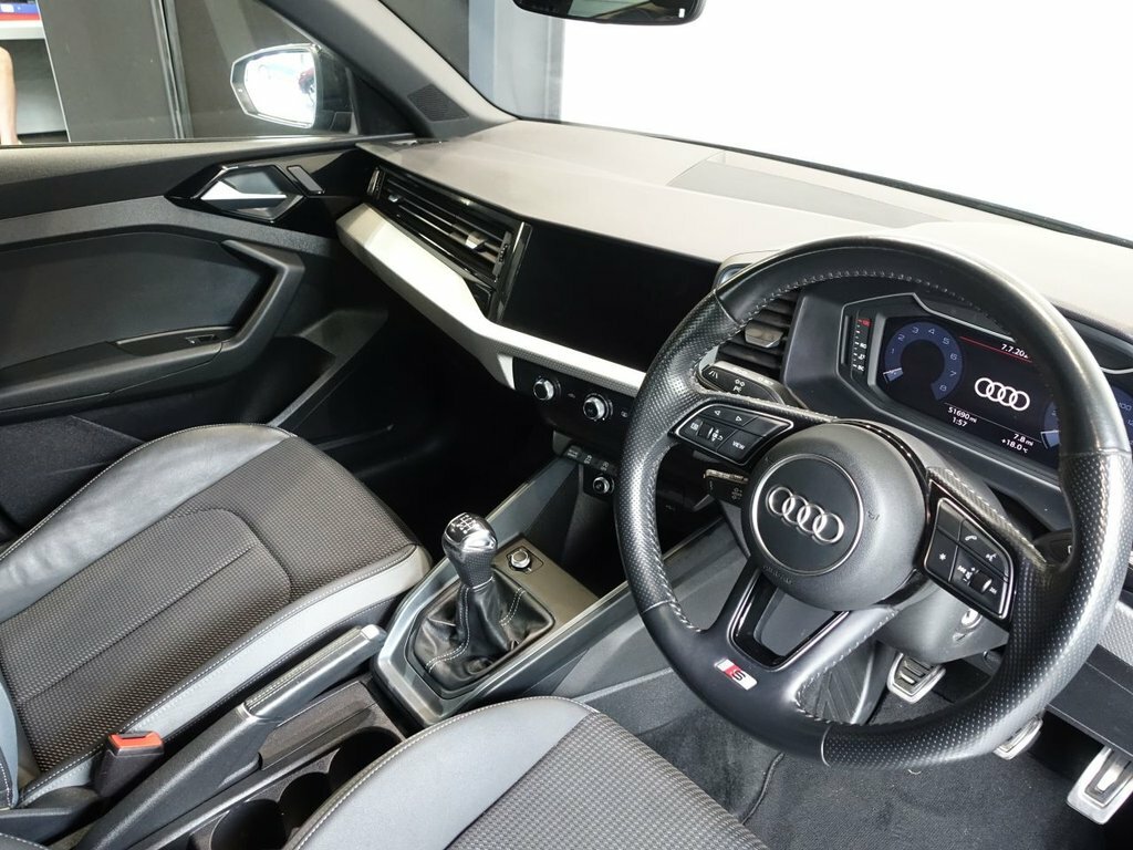 Audi A1 1L S Line Black