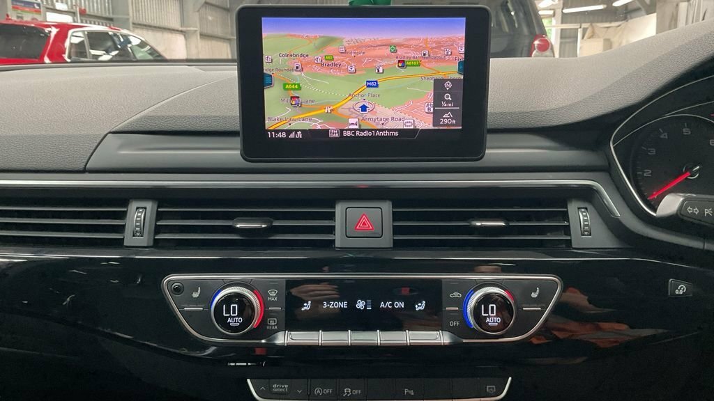Audi A4 Avant 2L Black Edition Grey #2