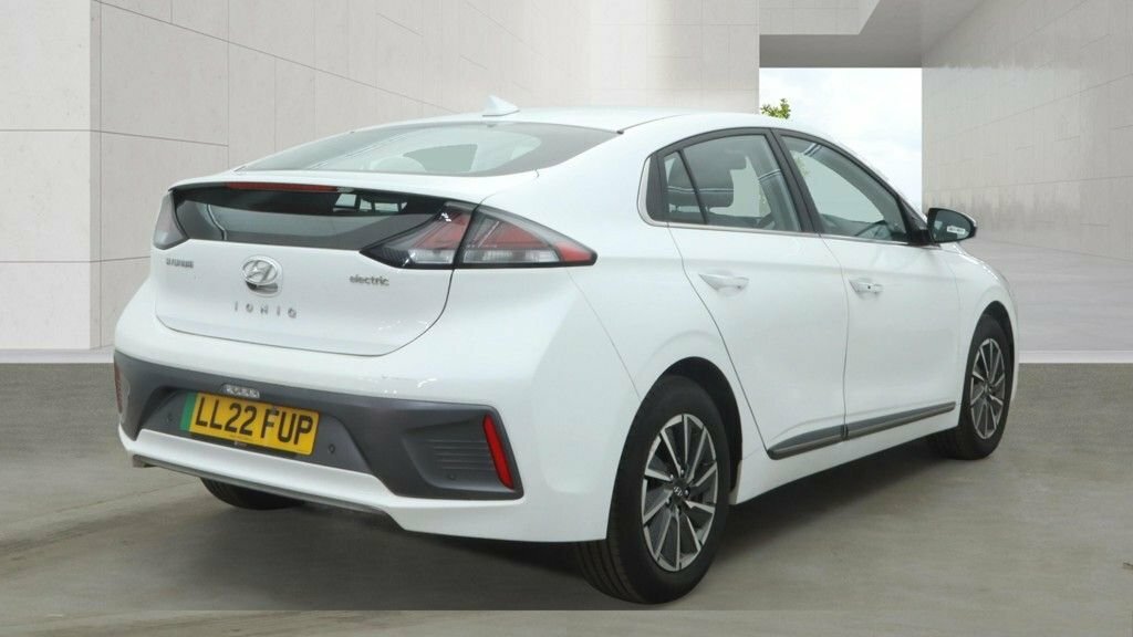 Hyundai Ioniq Hatchback White #4