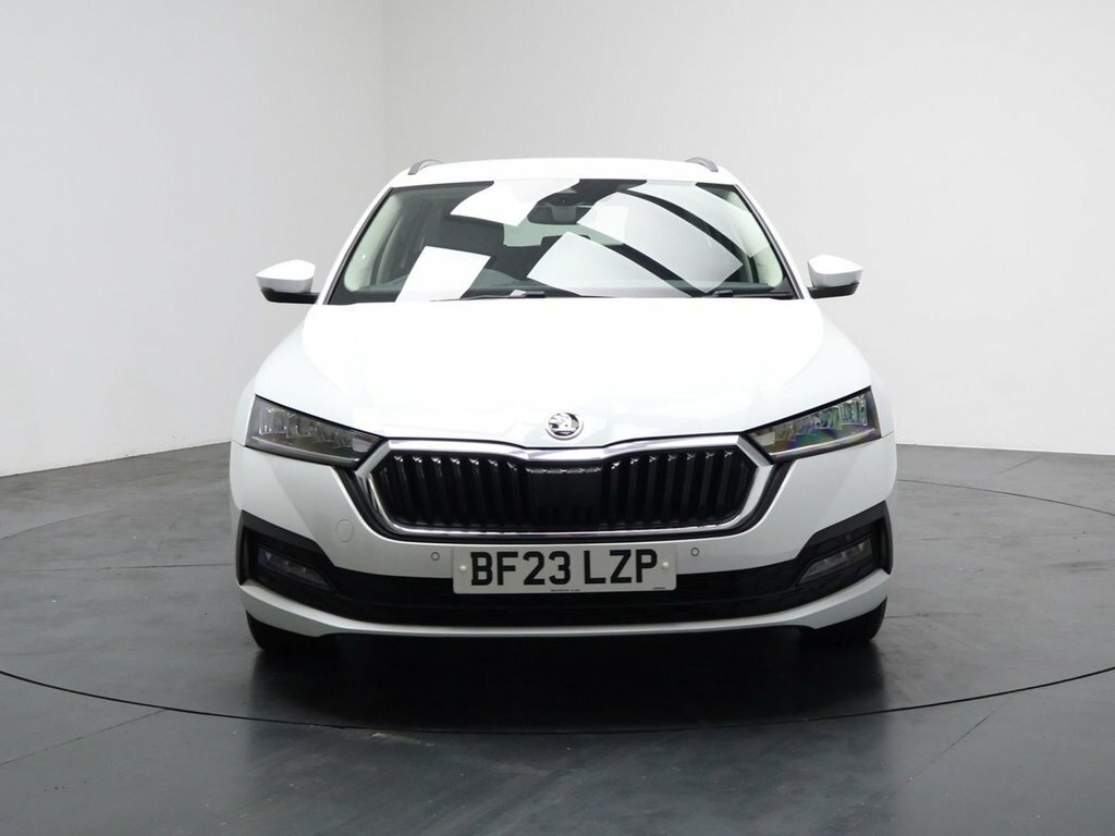 Skoda Octavia 2L Se Technology BF23LZP White #4