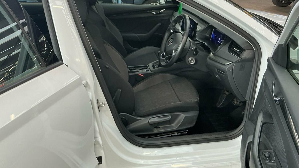 Skoda Octavia 2L Se Technology White #3