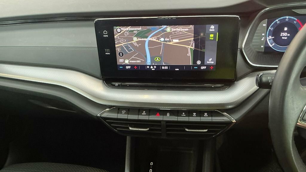 Skoda Octavia 2L Se Technology White #2