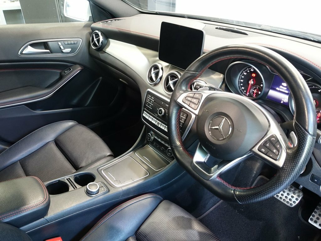 Mercedes-Benz GLA Class 2.1L Amg Line Silver #2
