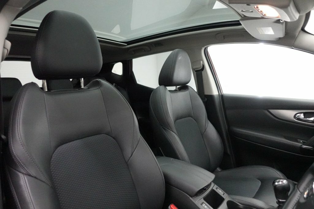 Nissan Qashqai 1.3L Tekna PY69KRK Red