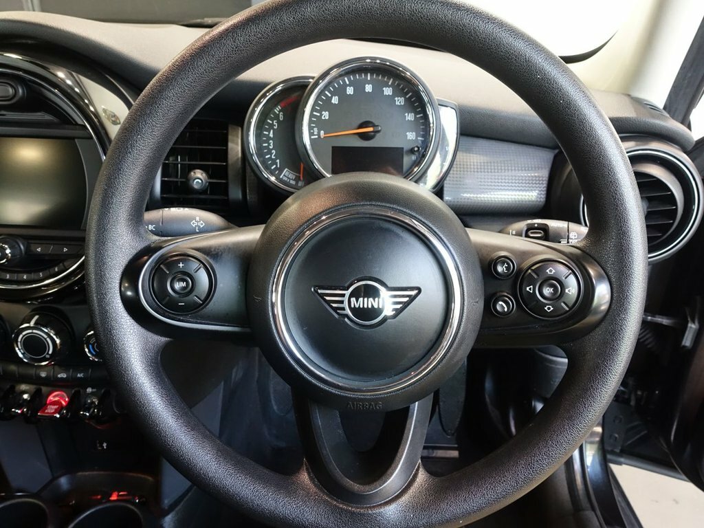 Mini Hatch 1.5L Cooper Classic ML70UOM Black #2