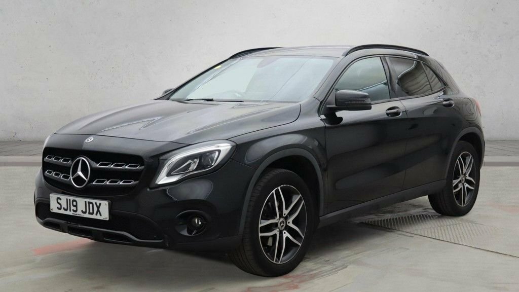 Mercedes-Benz GLA Class 1.6L Urban Edition Black #2
