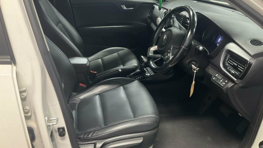 Kia Stonic 1L Maxx White #6