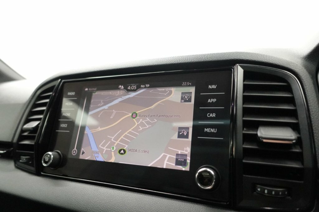 Skoda Karoq 1.5L Sportline KY22ZXK White #2