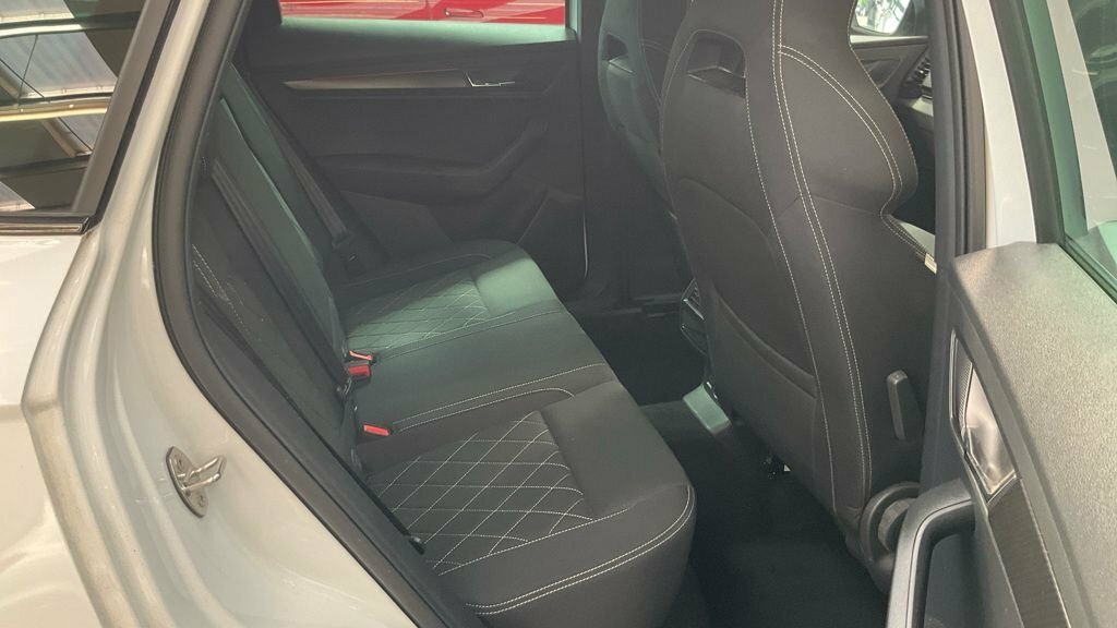 Skoda Karoq 1.5L Sportline White #6