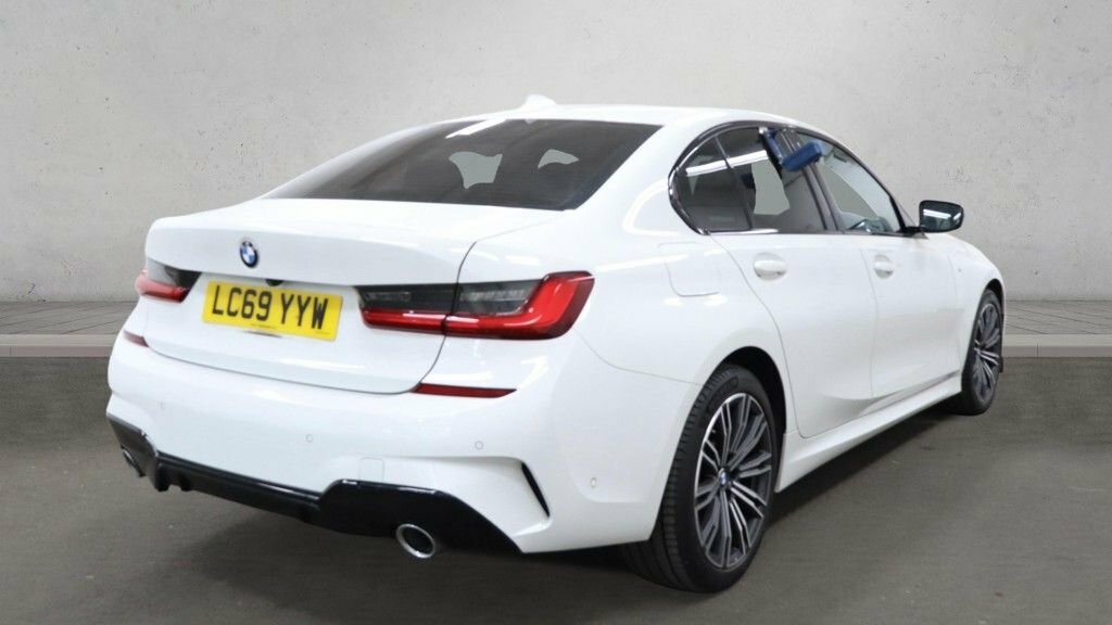 BMW 3 Series 2L M Sport White #6