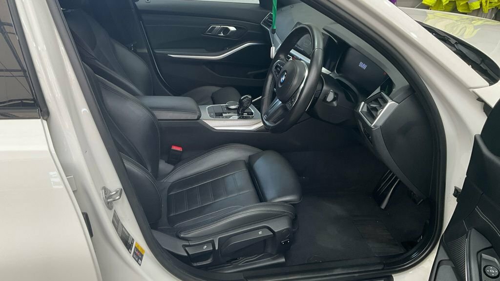 BMW 3 Series 2L M Sport White #2