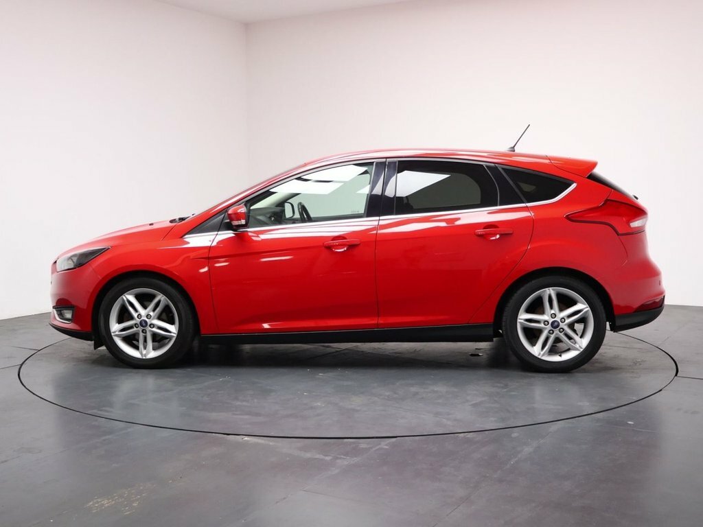 Ford Focus 1L Titanium WO17UTN Red #6