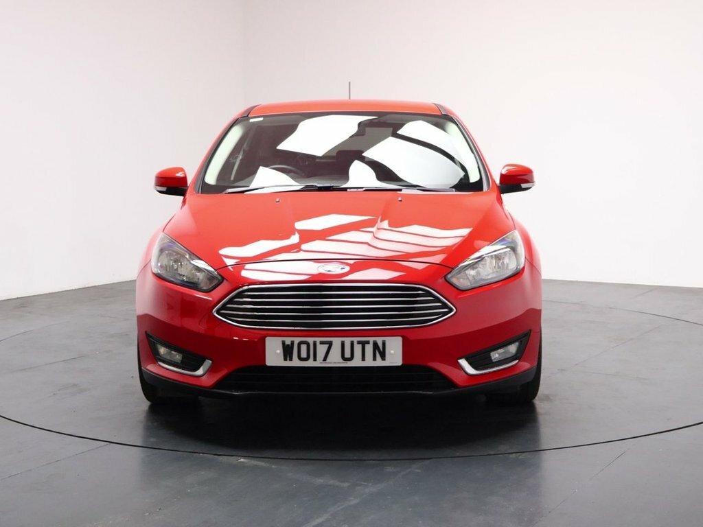 Ford Focus 1L Titanium WO17UTN Red #4