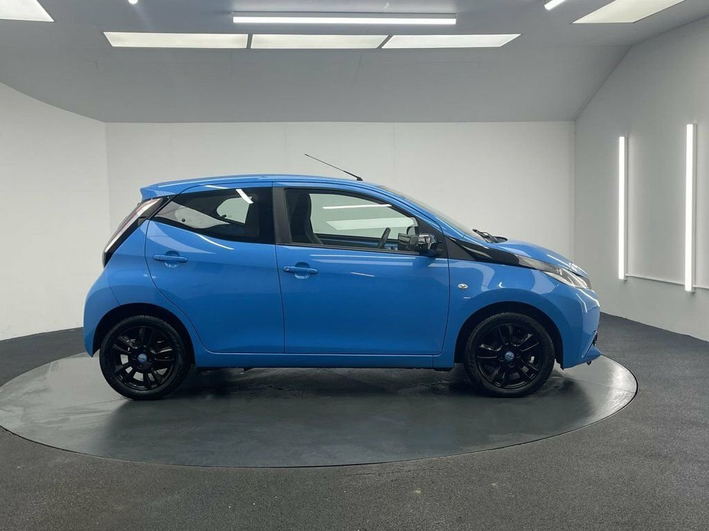 Toyota Aygo Aygo Red #10