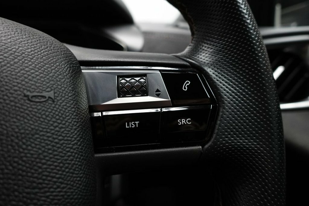 DS DS 3 Crossback 100Kw E-tense Performance Line 50Kwh White #21