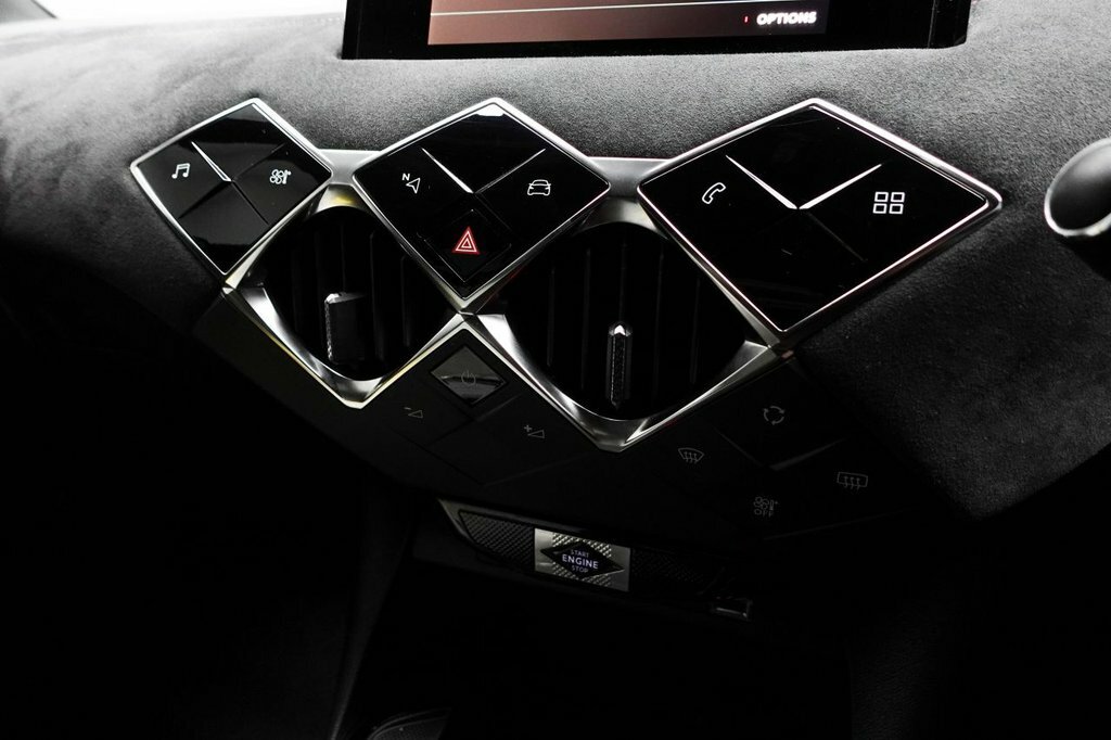 DS DS 3 Crossback 100Kw E-tense Performance Line 50Kwh White #25