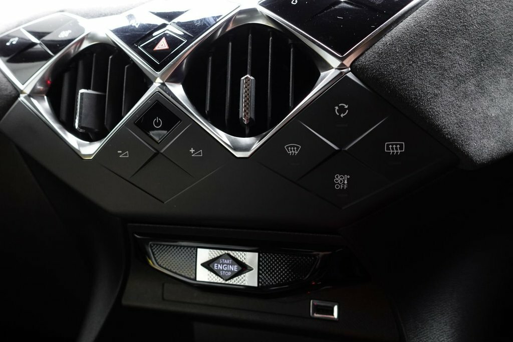 DS DS 3 Crossback 100Kw E-tense Performance Line 50Kwh White #26