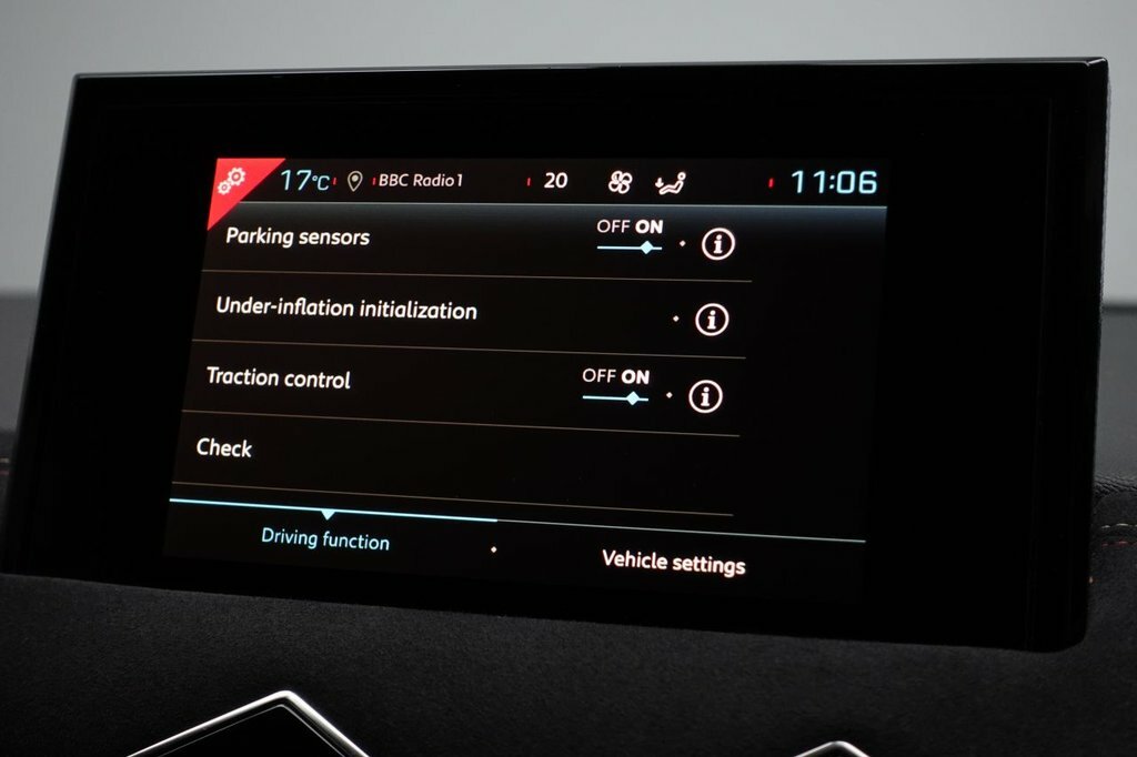DS DS 3 Crossback 100Kw E-tense Performance Line 50Kwh White #18