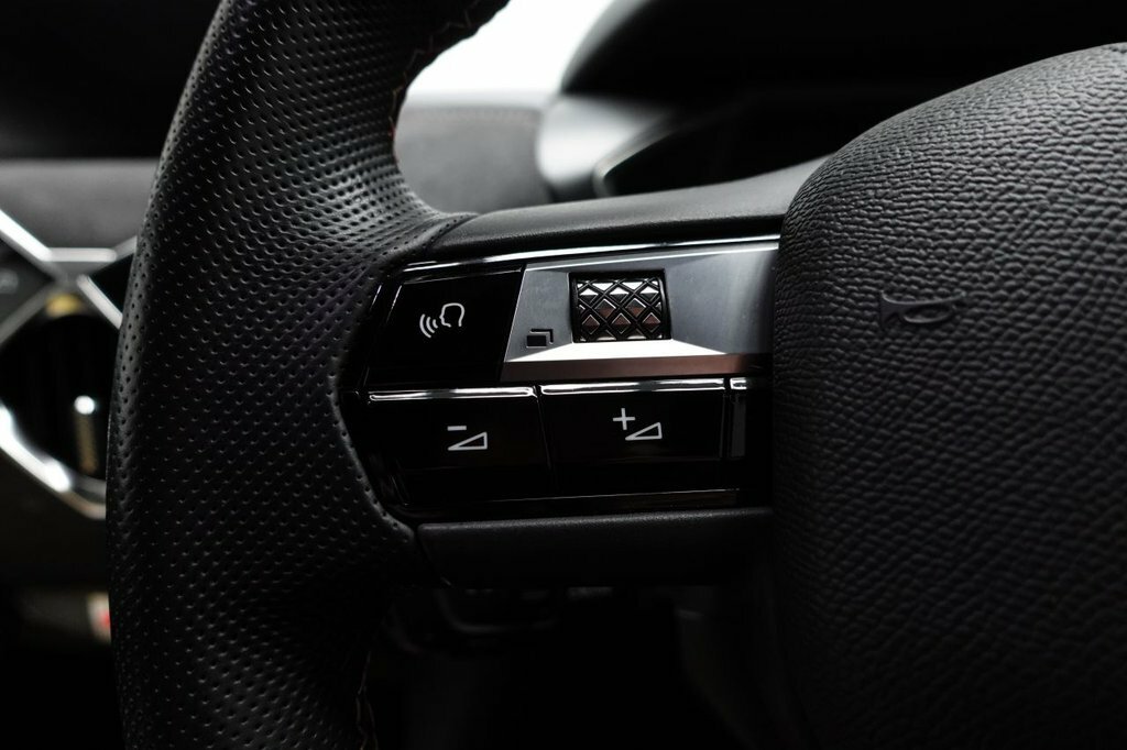 DS DS 3 Crossback 100Kw E-tense Performance Line 50Kwh White #20