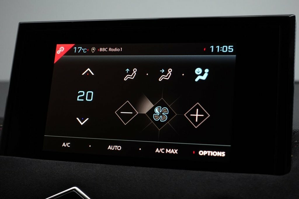 DS DS 3 Crossback 100Kw E-tense Performance Line 50Kwh White #17