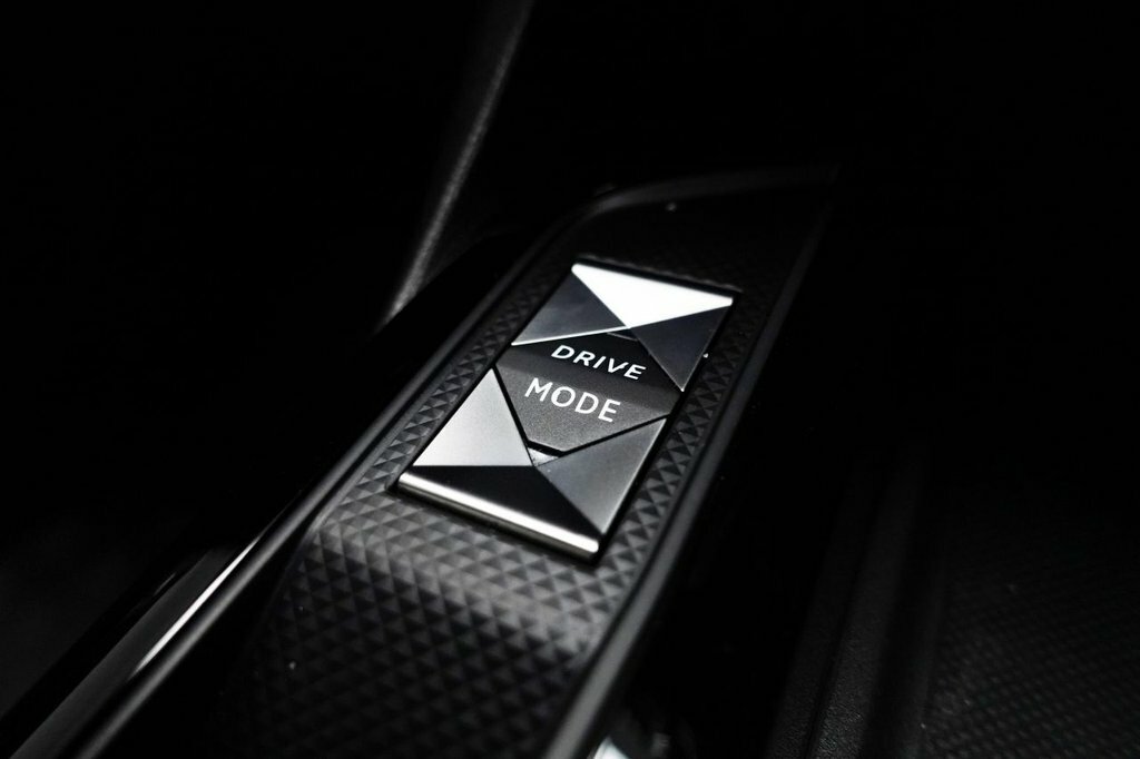 DS DS 3 Crossback 100Kw E-tense Performance Line 50Kwh White #29