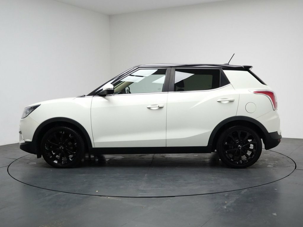 SsangYong Tivoli 1.6L Elx White #6