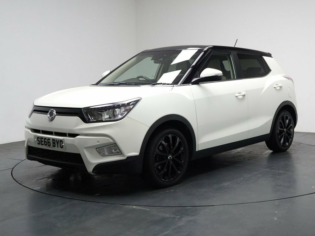 SsangYong Tivoli 1.6L Elx White #5