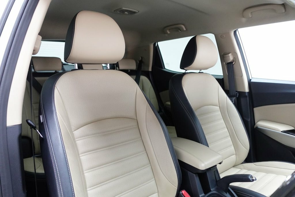 SsangYong Tivoli 1.6L Elx White #3