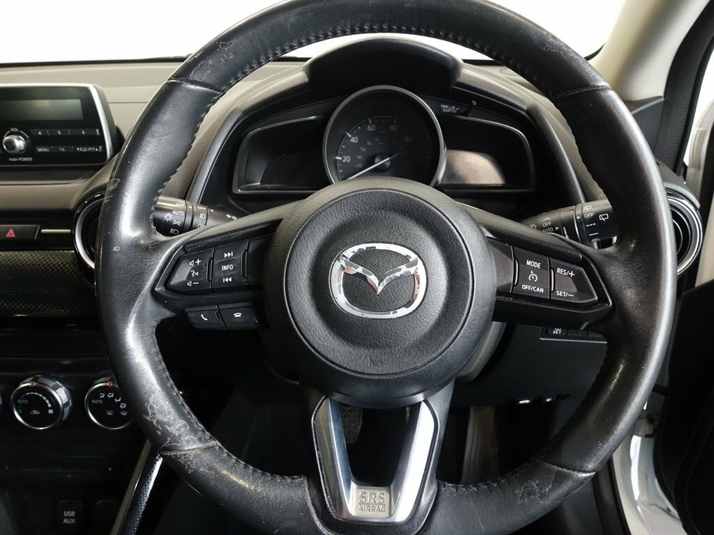 Mazda 2 1.5L Se-l YR18JNJ White #2