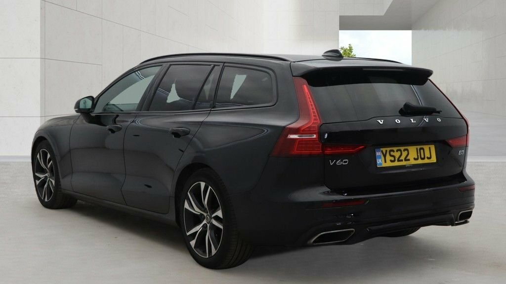 Volvo V60 2L Plus Black #3