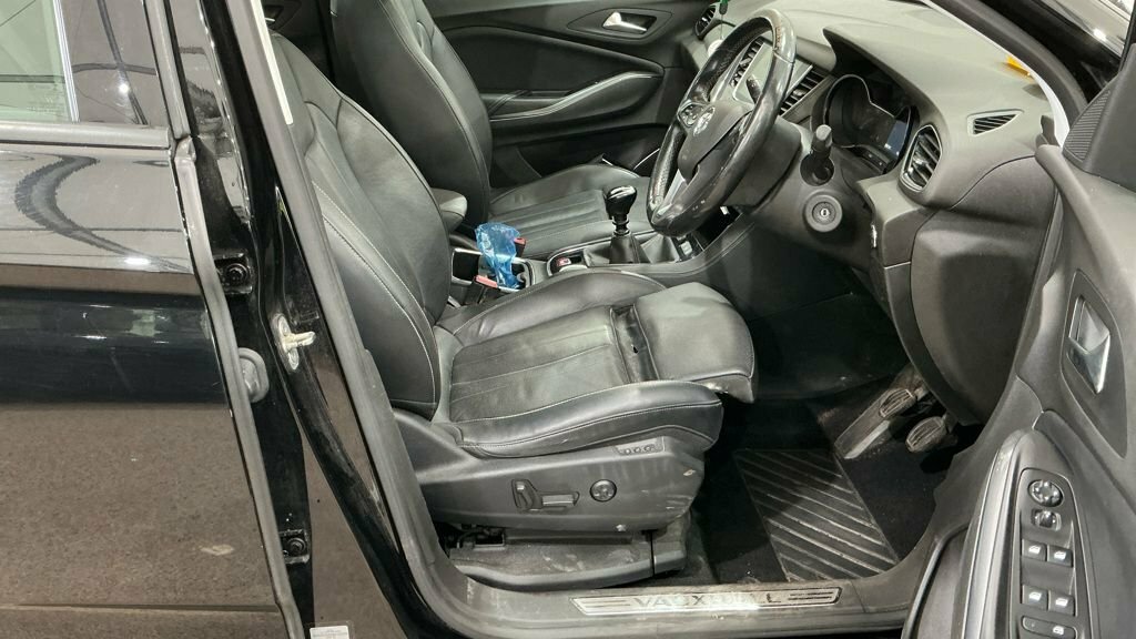 Vauxhall Grandland X 1.5L Elite Nav Black #2