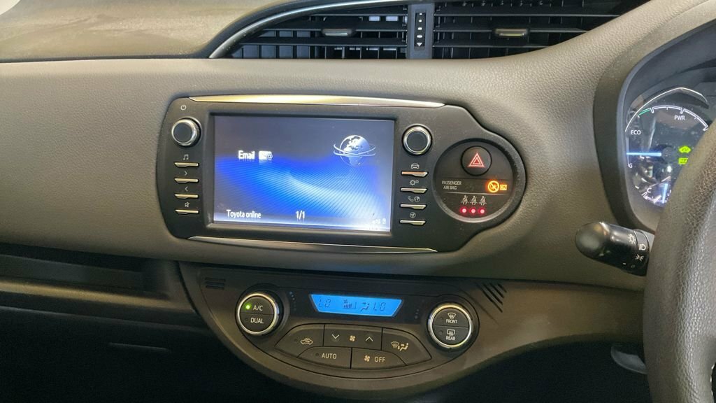 Toyota Yaris Hatchback Blue #2