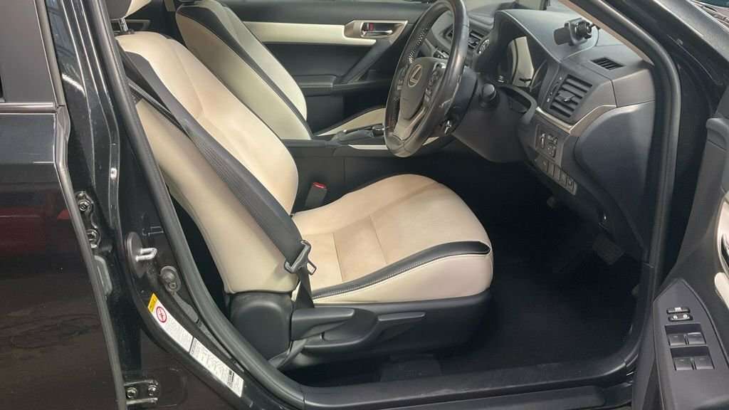 Lexus CT 1.8L Luxury Black