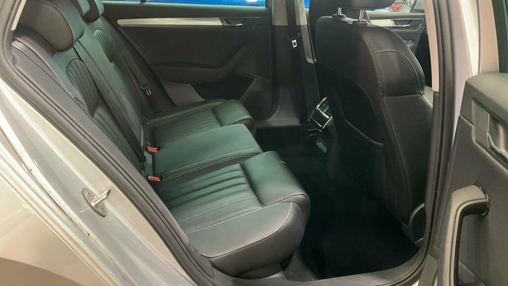 Skoda Superb 2.0 Tdi Cr Se Technology Grey #7