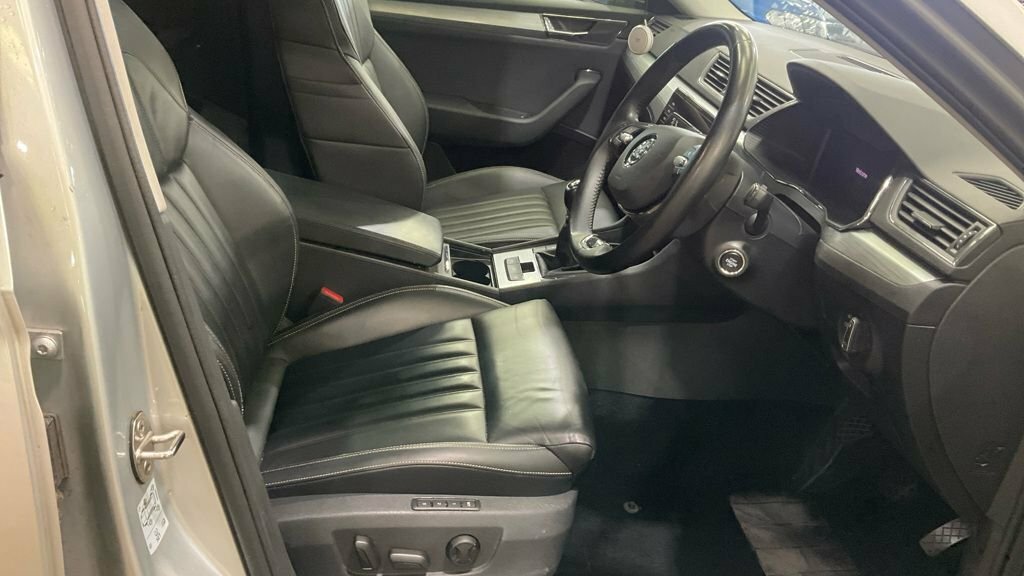 Skoda Superb 2L Se Technology Silver #3