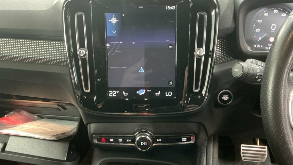 Volvo XC40 2.0 B4p R Design Pro Red #3