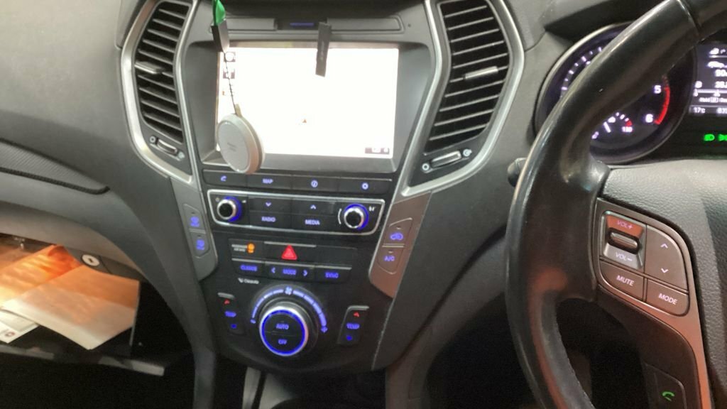 Hyundai Santa Fe 2.2L Premium White #2