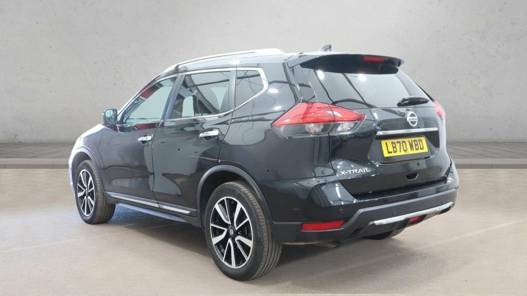 Nissan X-Trail Tekna Red #5