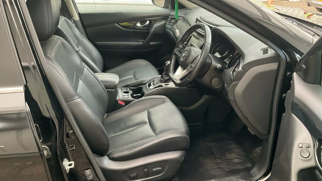 Nissan X-Trail Tekna Red #3