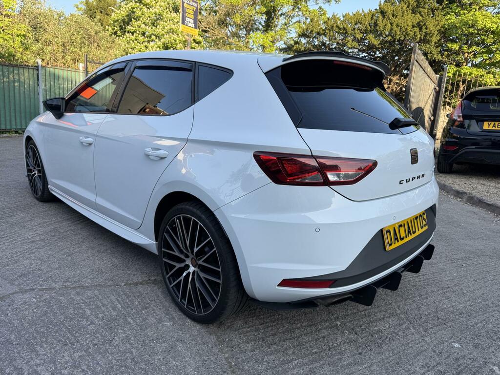 Seat Leon Cupra 290 Black White #4