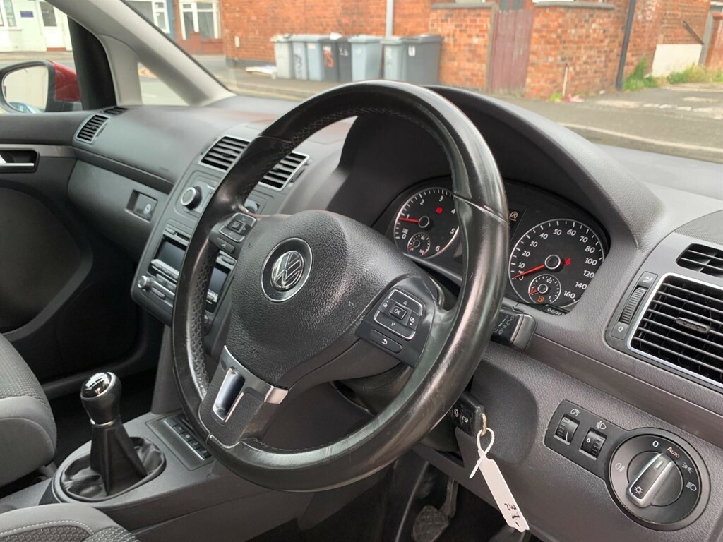 Volkswagen Touran Mpv 1.6 White #34