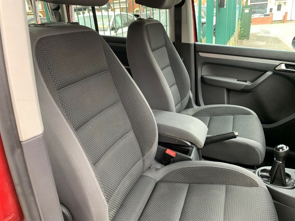 Volkswagen Touran Mpv 1.6 White #16