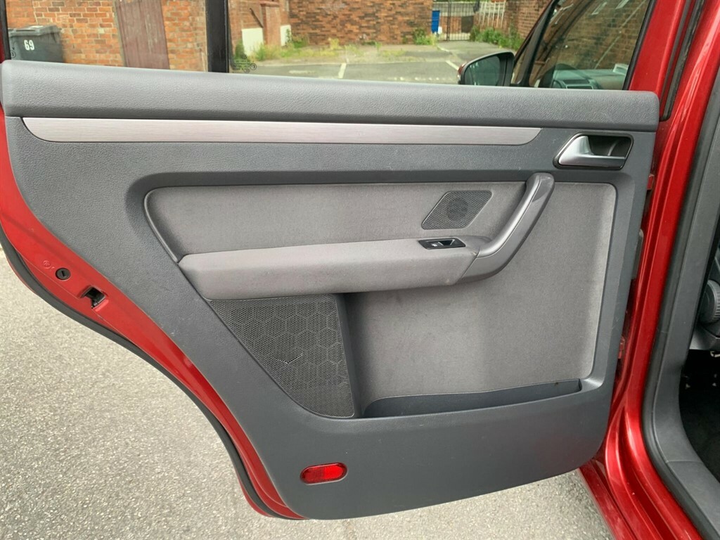 Volkswagen Touran Mpv 1.6 White #25