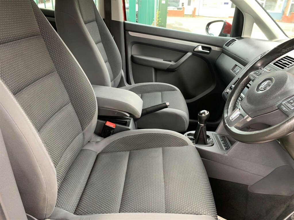 Volkswagen Touran Mpv 1.6 White #15