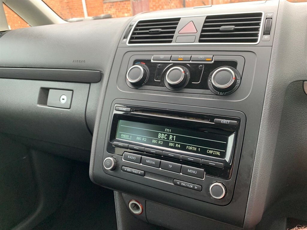 Volkswagen Touran Mpv 1.6 White #36