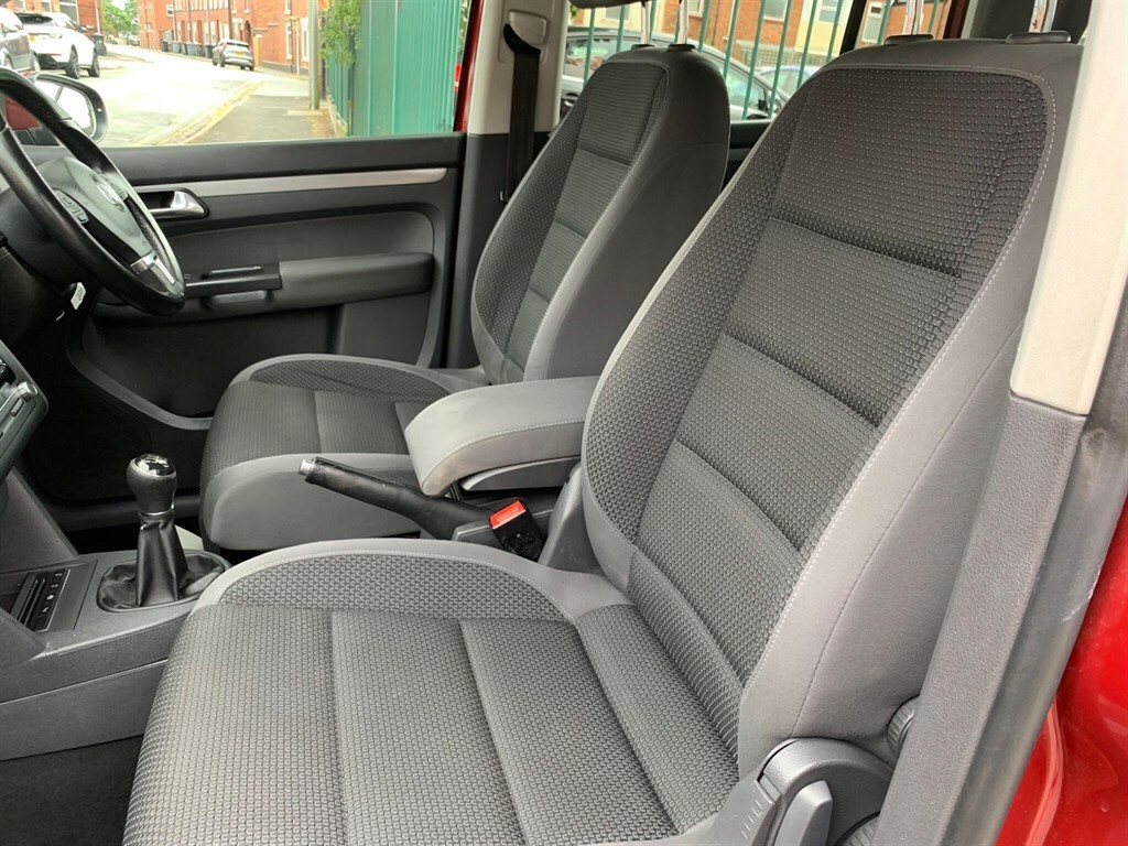 Volkswagen Touran Mpv 1.6 White #33