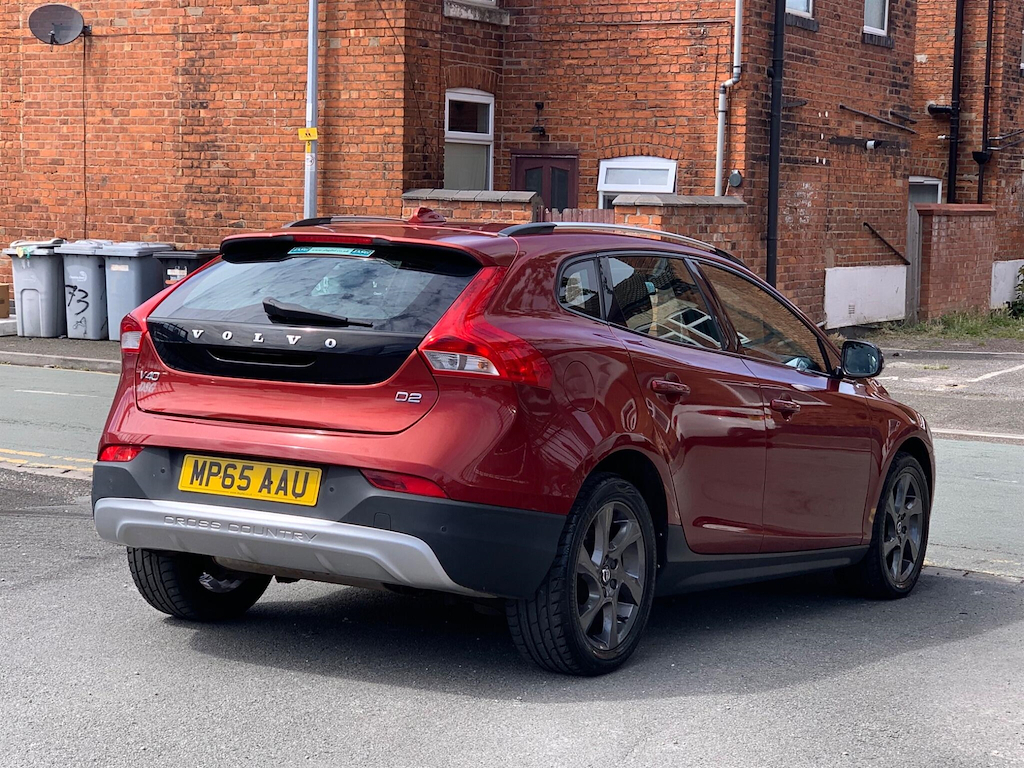 Volvo V40 Cross Country 2.0 D2 Lux Nav Euro 6 Ss Red #3