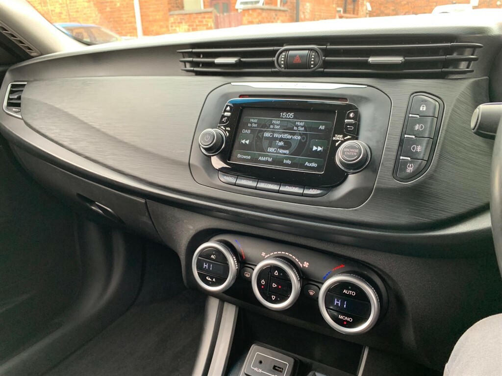 Alfa Romeo Giulietta 1.7L Tbi Veloce Tct White #26