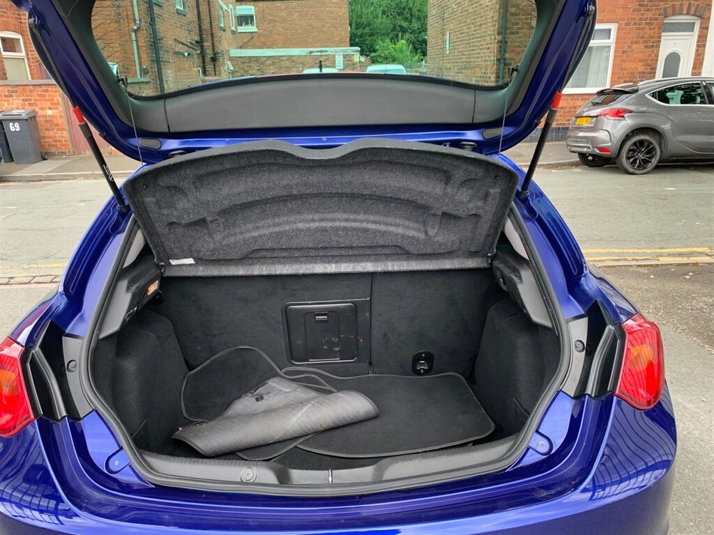Alfa Romeo Giulietta 1.7L Tbi Veloce Tct White #29